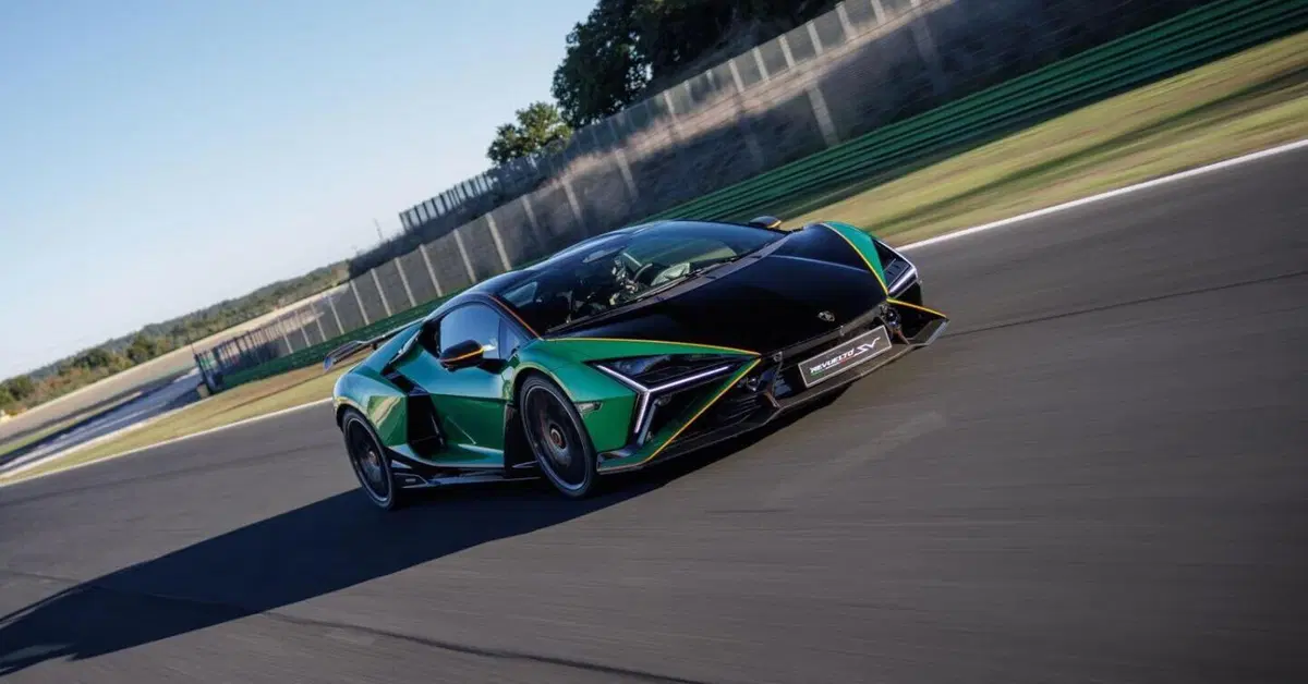Oltre i limiti della fisica: Lamborghini Revuelto SV, il 'mostro' ibrido da 1.065 CV che riscrive le regole della pista [VIDEO]