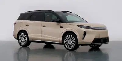 BYD Tang EV, ecco il nuovo SUV elettrico con due maxi schermi e un abitacolo hi-tech
