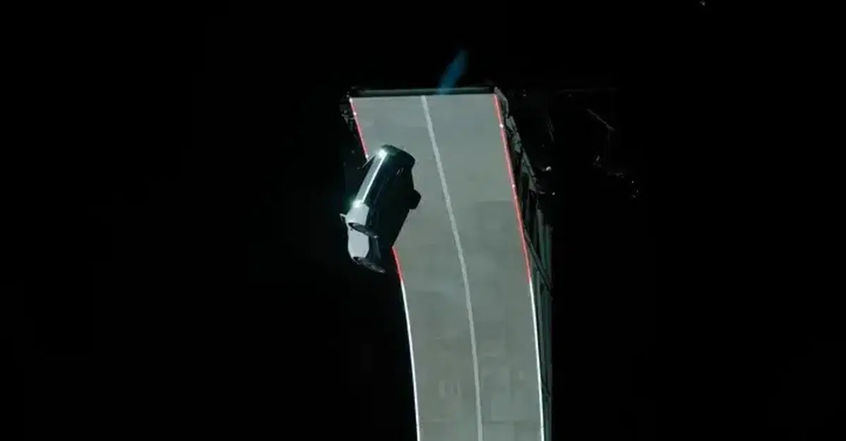 Una Tesla che fa le acrobazie? Musk prepara un parco giochi da Hot Wheels