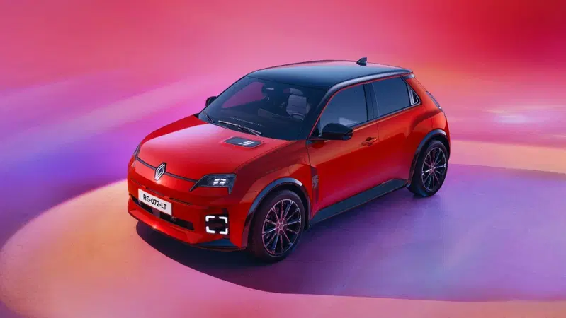 Renault 5 E-tech: la più economica si aggiorna e arriva con più potenza e la ricarica veloce di serie