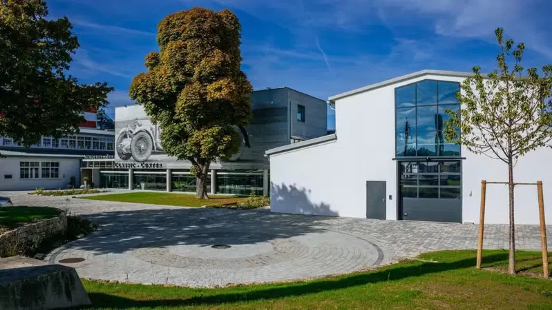 Mercedes-Benz Classic Center, apre in Germania il maxi centro per restaurare le auto storiche