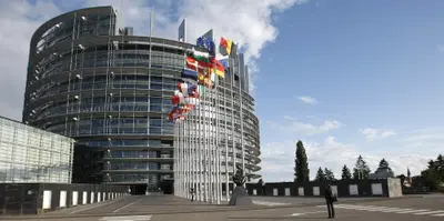 Motori termici dopo il 2035, il Parlamento europeo apre il varco: cosa cambia davvero