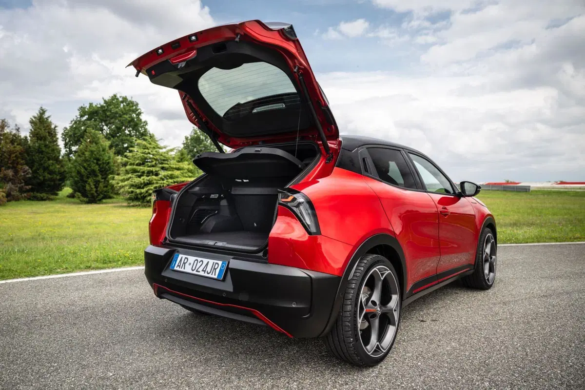 Alfa Romeo Junior: motorizzazioni, allestimenti, optional e prezzi. Guida all’acquisto (21)