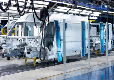 Stellantis, Atessa resta senza pezzi: lo sciopero dei camionisti contro il caro gasolio ferma la fabbrica del Ducato