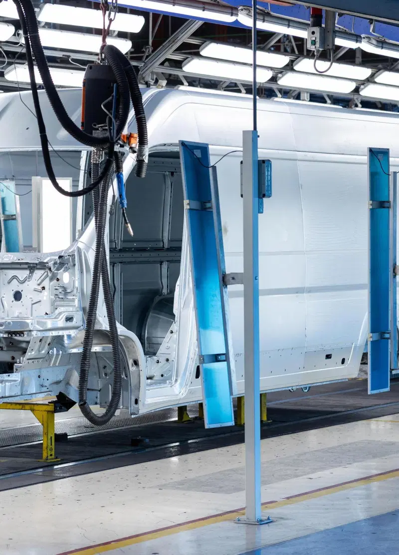 Stellantis, Atessa resta senza pezzi: lo sciopero dei camionisti contro il caro gasolio ferma la fabbrica del Ducato