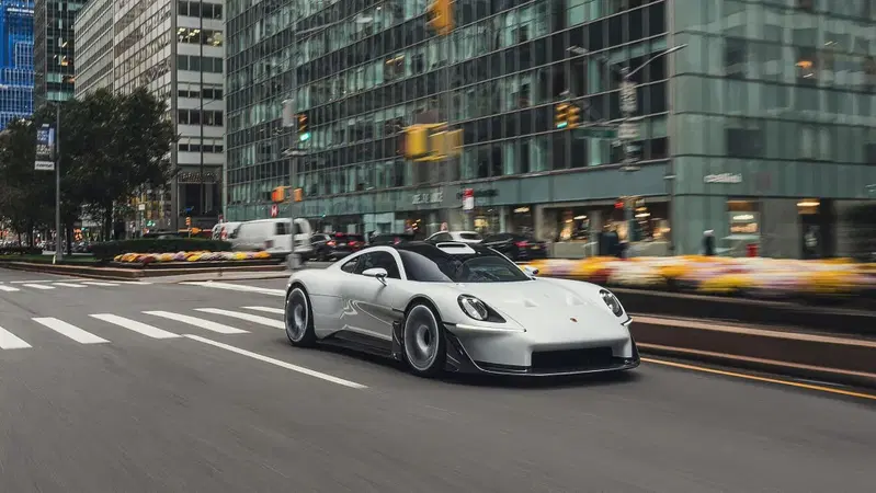 Porsche Mission S, le prime immagini in movimento