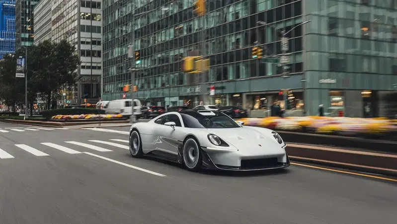 Porsche Mission S, le prime immagini in movimento