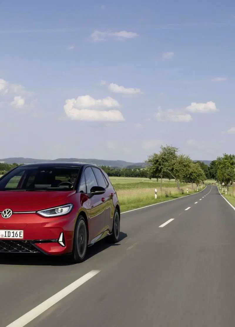 Volkswagen, richiamo per 72.700 auto elettriche: rischio incendio per le batterie di VW ID.3, ID.4, ID.7 e ID. Buzz
