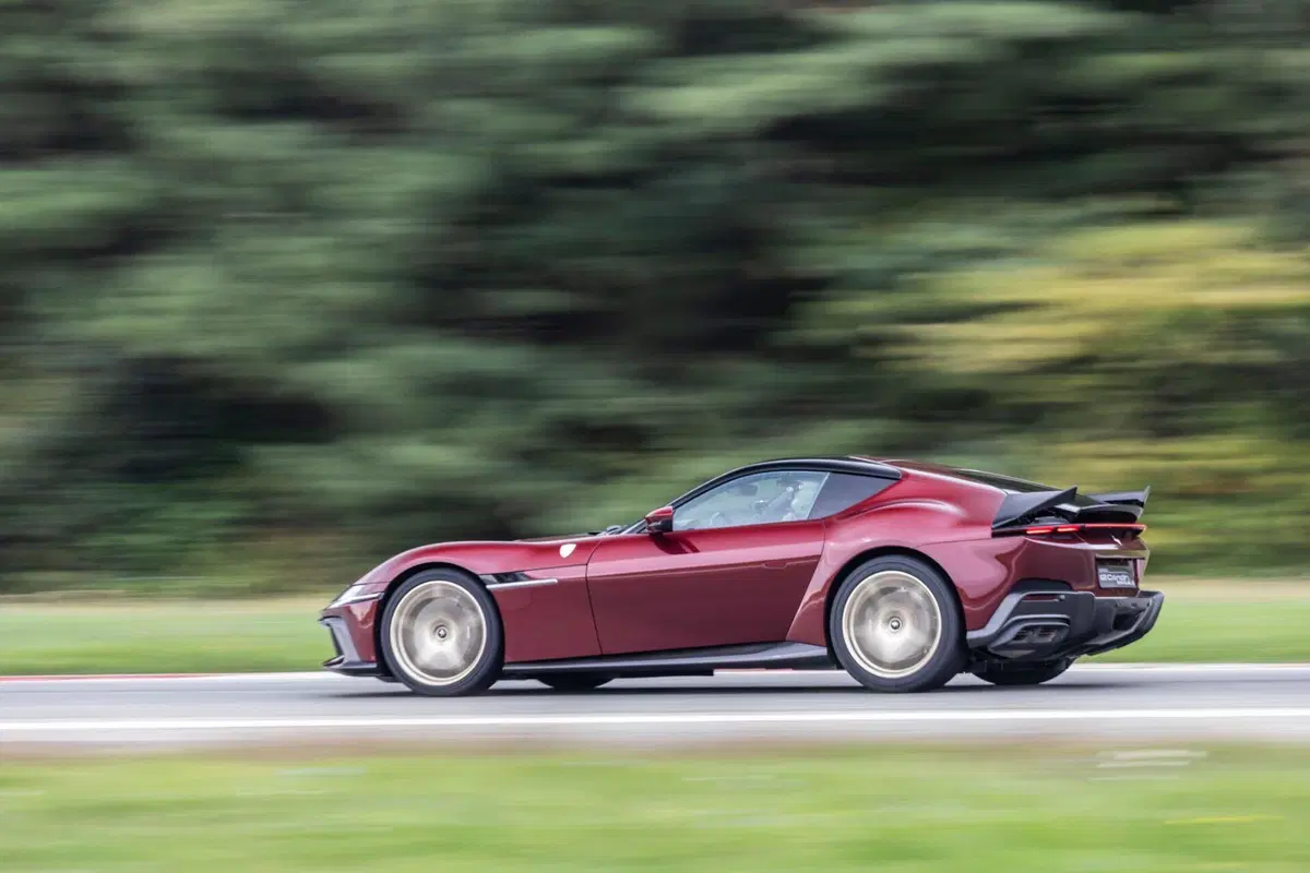 Ferrari 12Cilindri Manuale: il cambio manuale torna su una V12 Ferrari, ma non come ve lo aspettate [VIDEO] (2)