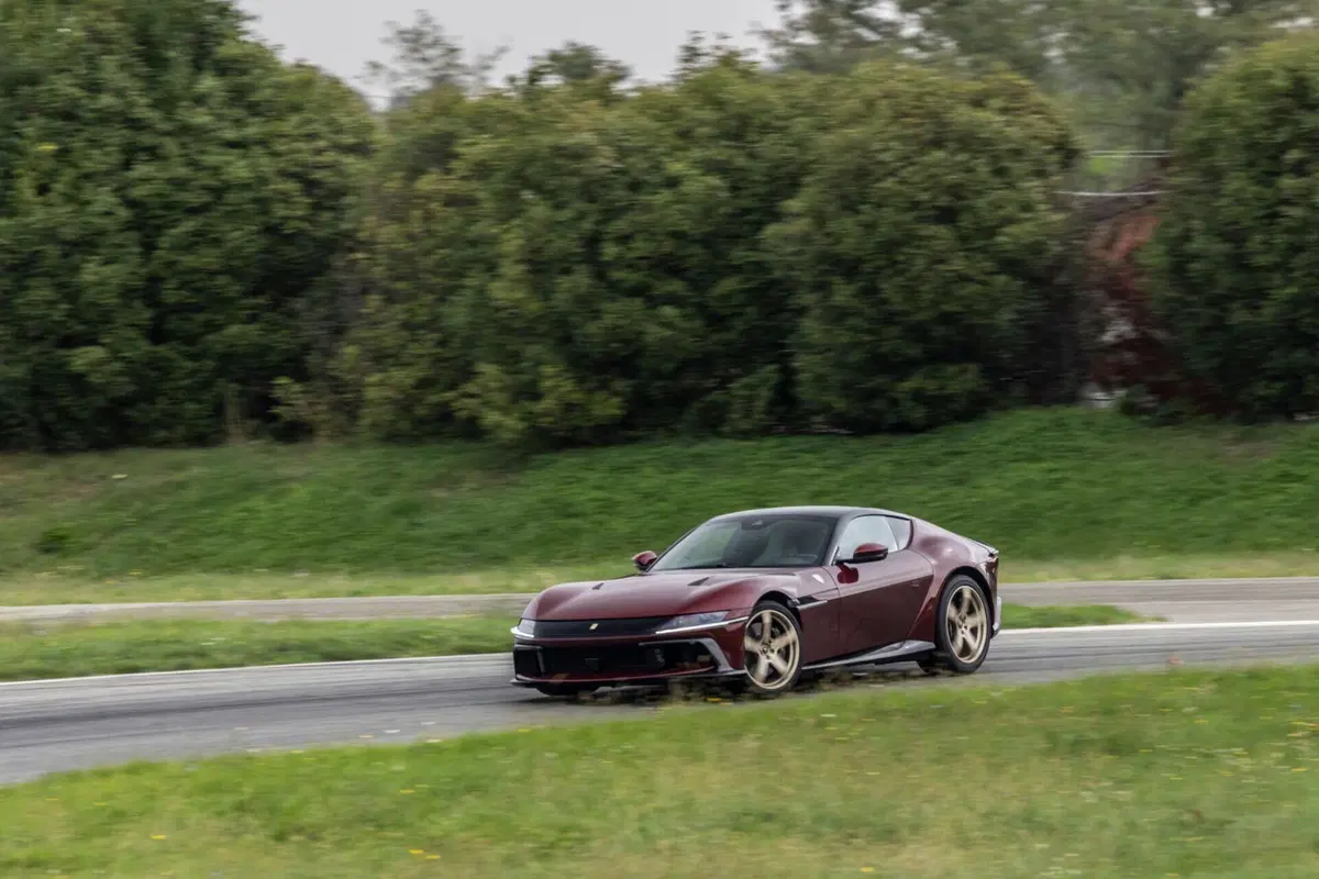 Ferrari 12Cilindri Manuale: il cambio manuale torna su una V12 Ferrari, ma non come ve lo aspettate [VIDEO] (3)