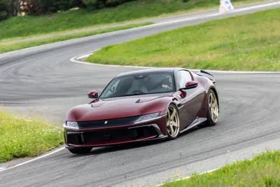 Ferrari 12Cilindri Manuale: il cambio manuale torna su una V12 Ferrari, ma non come ve lo aspettate [VIDEO]