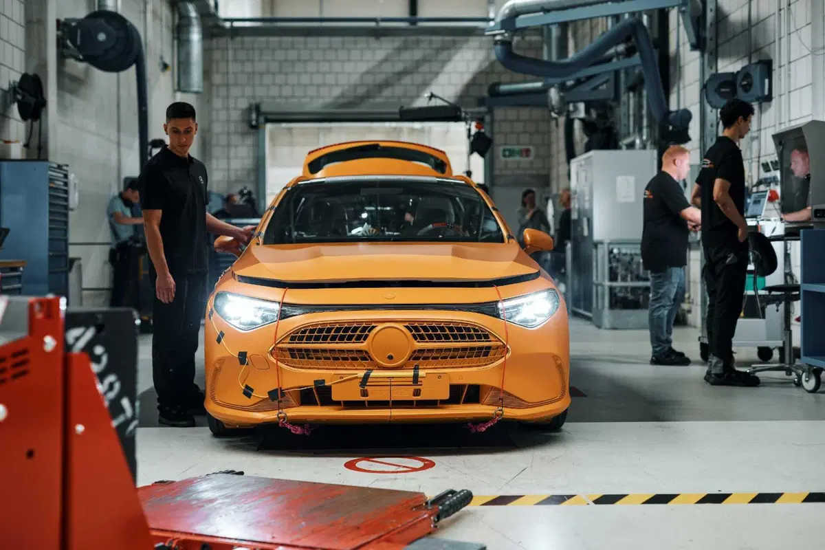 Dentro il laboratorio segreto Mercedes: il video dell’impatto tra due CLA che spiega come nasce un’auto sicura (2)