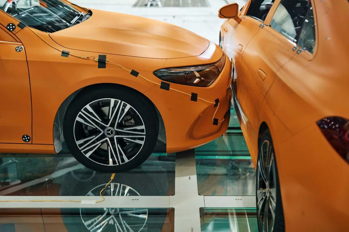 Dentro il laboratorio segreto Mercedes: il video dell’impatto tra due CLA che spiega come nasce un’auto sicura (5)