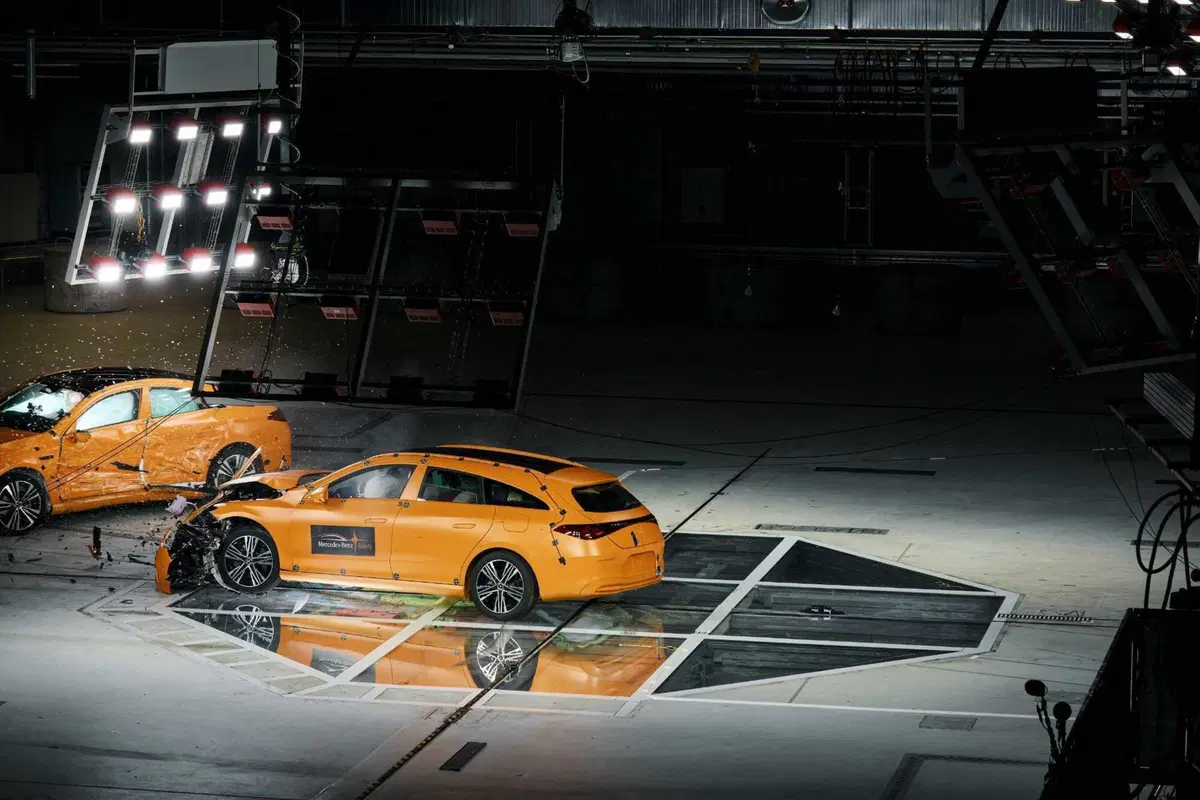 Dentro il laboratorio segreto Mercedes: il video dell’impatto tra due CLA che spiega come nasce un’auto sicura (7)