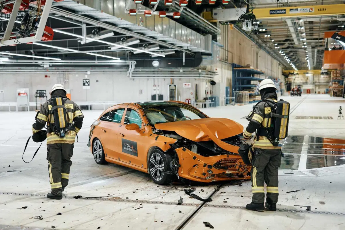 Dentro il laboratorio segreto Mercedes: il video dell’impatto tra due CLA che spiega come nasce un’auto sicura (8)