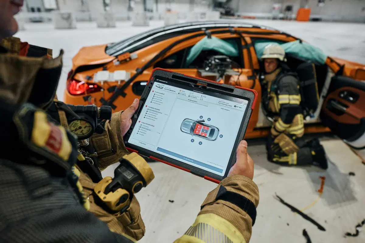 Dentro il laboratorio segreto Mercedes: il video dell’impatto tra due CLA che spiega come nasce un’auto sicura (9)
