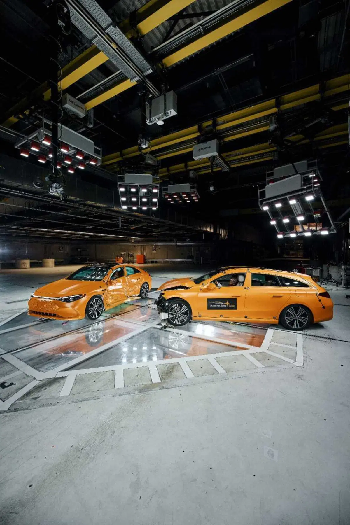 Dentro il laboratorio segreto Mercedes: il video dell’impatto tra due CLA che spiega come nasce un’auto sicura (11)