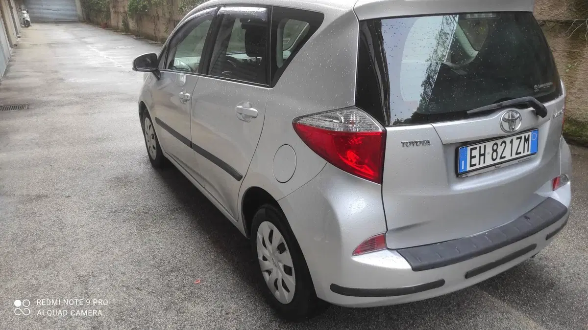 Toyota Verso-S usata a Caserta (2)