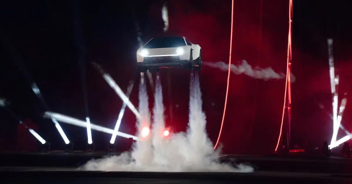 Ferrari fa i complimenti a Tesla. Benedetto Vigna promuove la Roadster: «10 su 10» per tecnologia e presentazione