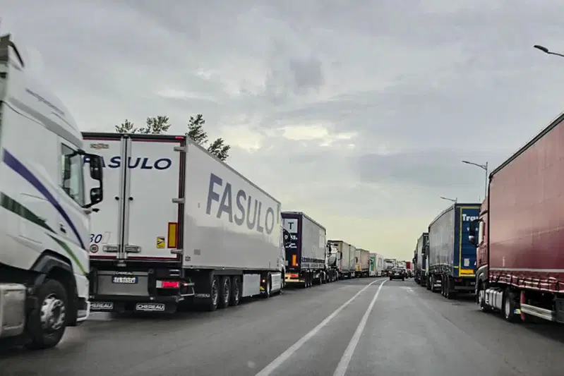 La protesta degli autotrasportatori sulla A1