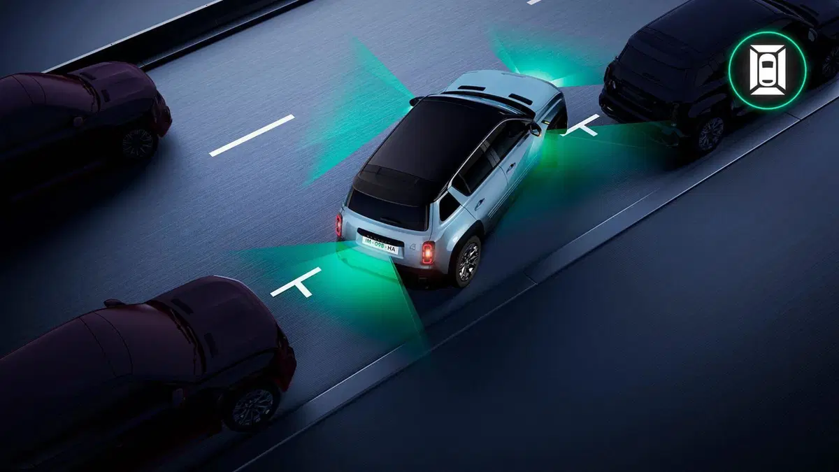Renault 4 E-Tech Electric: l'elettrica si aggiorna, debutta la batteria LFP e arriva l'edizione Roland-Garros