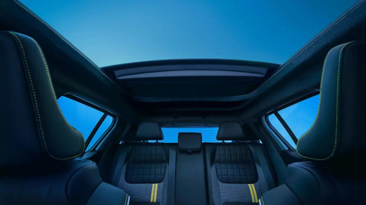 Renault 4 E-Tech Electric: l'elettrica si aggiorna, debutta la batteria LFP e arriva l'edizione Roland-Garros (8)