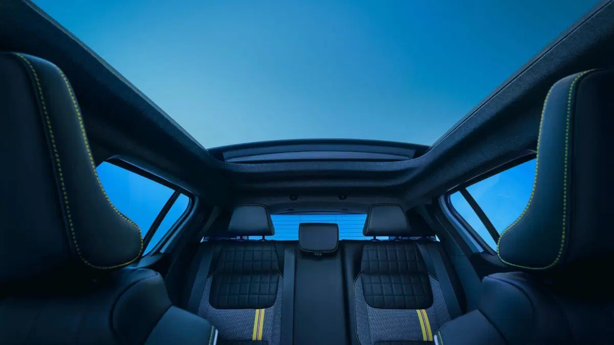 Renault 4 E-Tech Electric: l'elettrica si aggiorna, debutta la batteria LFP e arriva l'edizione Roland-Garros (9)