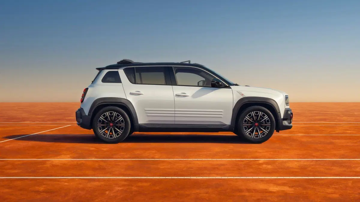 Renault 4 E-Tech Electric: l'elettrica si aggiorna, debutta la batteria LFP e arriva l'edizione Roland-Garros (21)