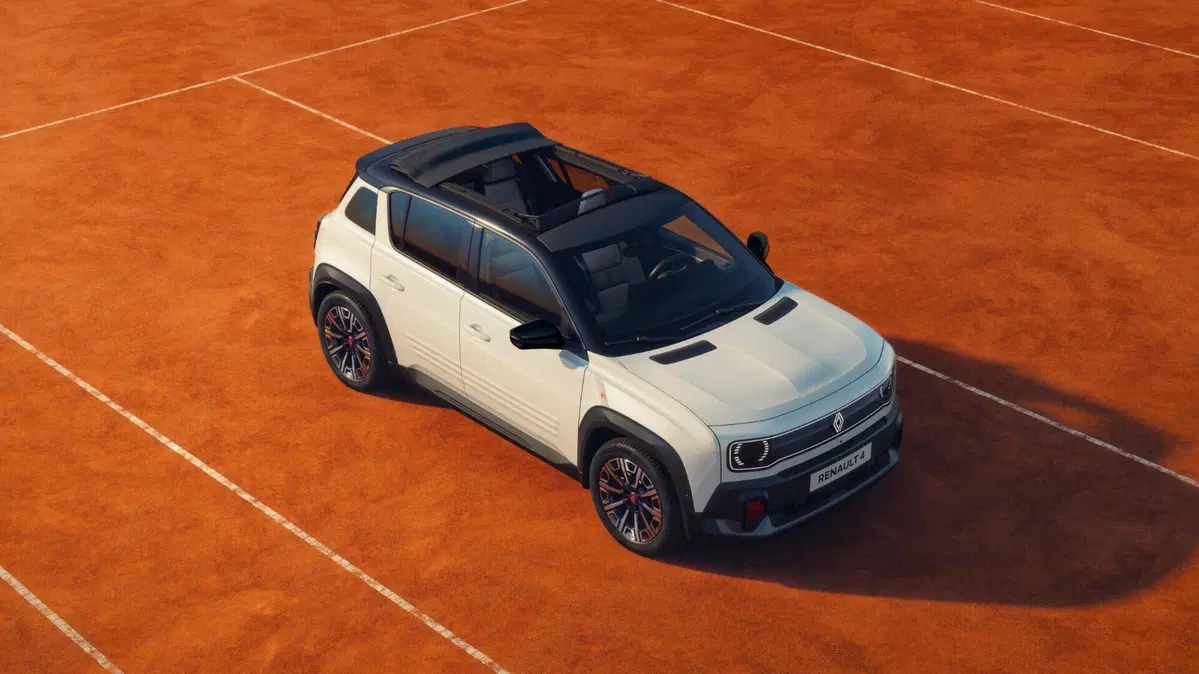 Renault 4 E-Tech Electric: l'elettrica si aggiorna, debutta la batteria LFP e arriva l'edizione Roland-Garros (26)