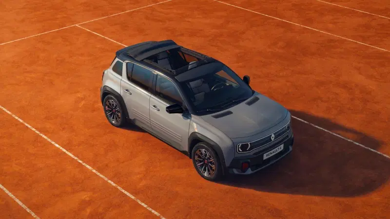 Renault 4 E-Tech Electric: l'elettrica si aggiorna, debutta la batteria LFP e arriva l'edizione Roland-Garros