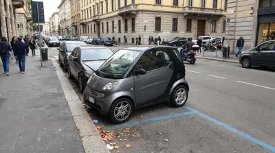 Parcheggio di traverso dal 2028: quali Smart e microcar potranno farlo?