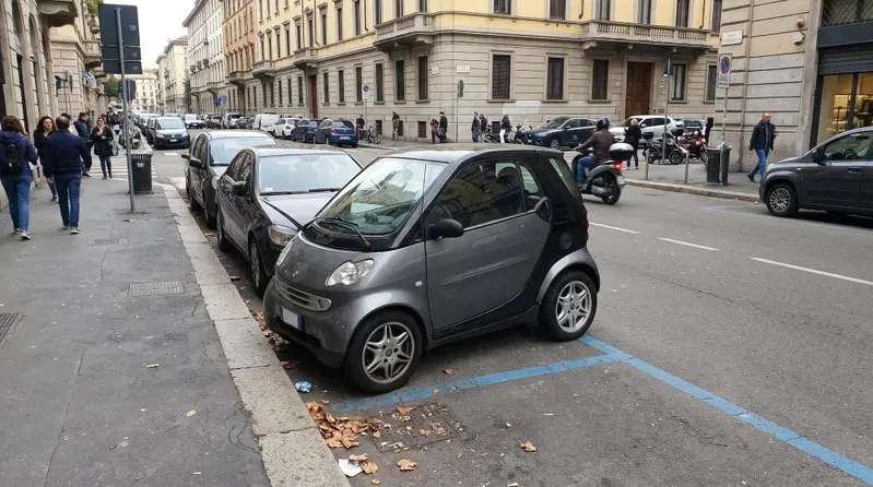 Parcheggio di traverso dal 2028: quali Smart e microcar potranno farlo?