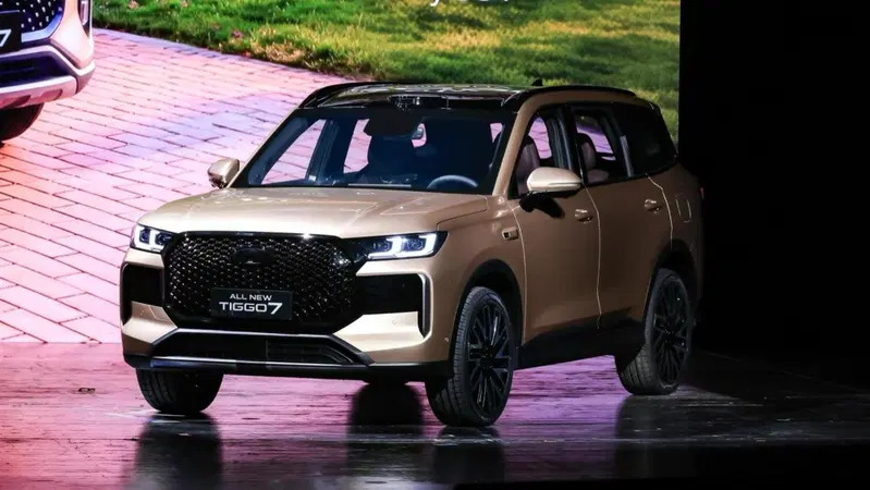 Chery svela i nuovi SUV Tiggo 7 e Tiggo X7: motori ibridi, fino a 1.500 kg di traino e debutto della trazione integrale