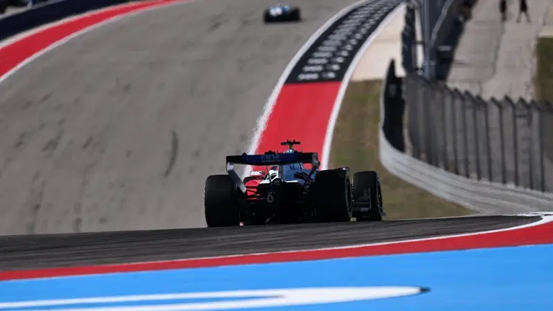 Leclerc ruggisce nelle FP1 ad Austin: la Ferrari vola con i nuovi aggiornamenti, ma è sfida aperta per il Mondiale tra Antonelli e Russell