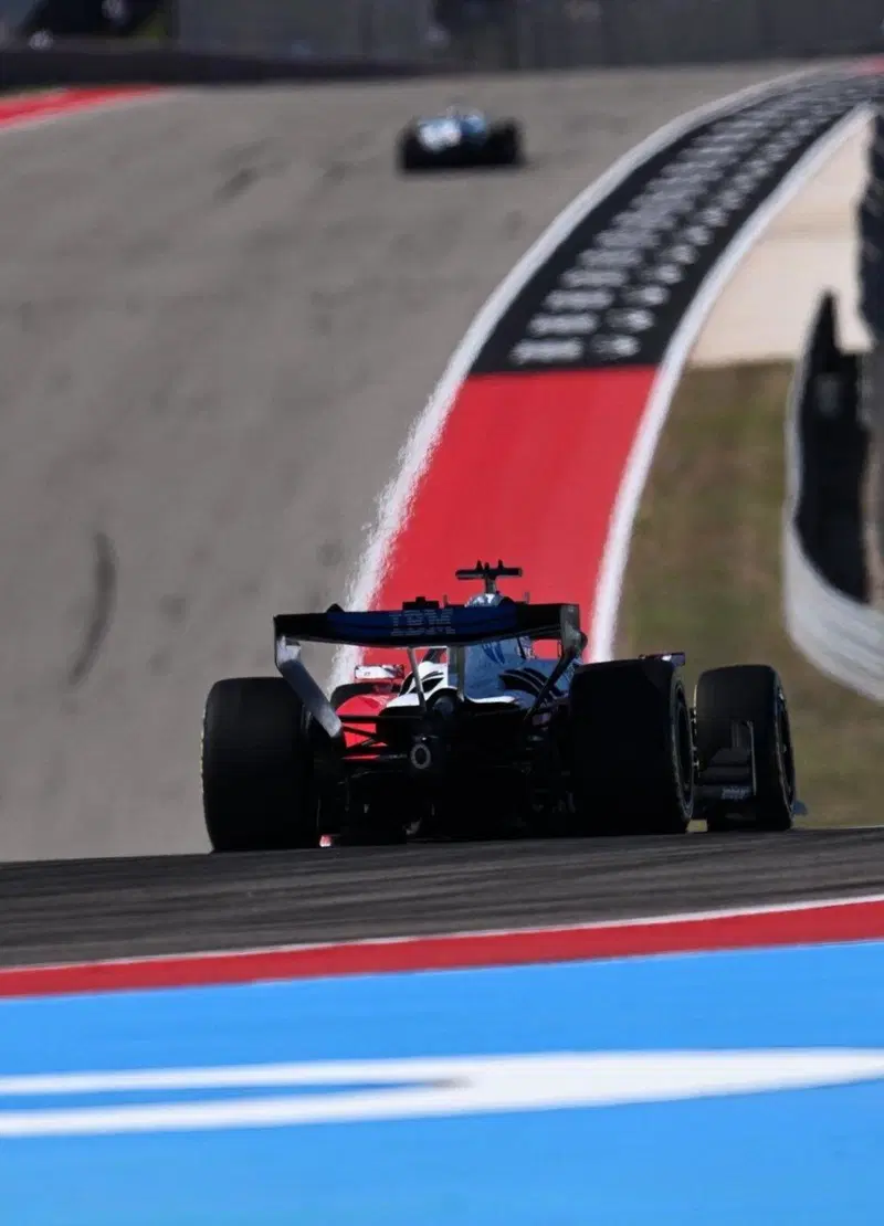Leclerc ruggisce nelle FP1 ad Austin: la Ferrari vola con i nuovi aggiornamenti, ma è sfida aperta per il Mondiale tra Antonelli e Russell