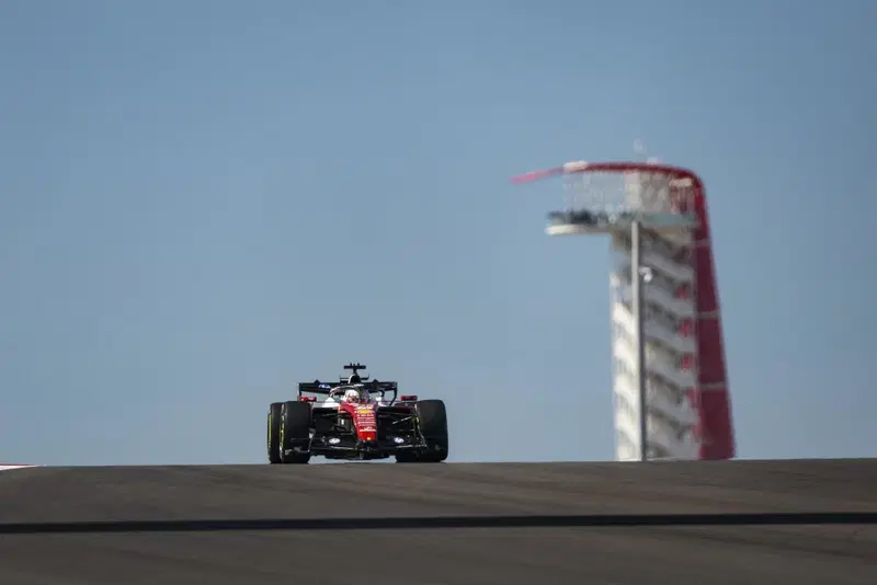 Antonelli fa tremare Leclerc con la media, Hamilton soffre le novità: è una Ferrari a due facce in FP2 ad Austin
