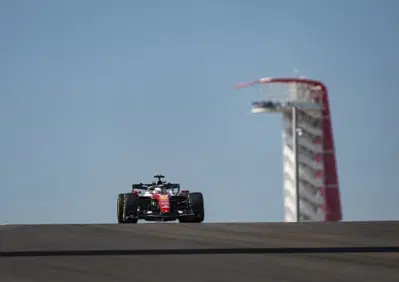 Antonelli fa tremare Leclerc con la media, Hamilton soffre le novità: è una Ferrari a due facce in FP2 ad Austin