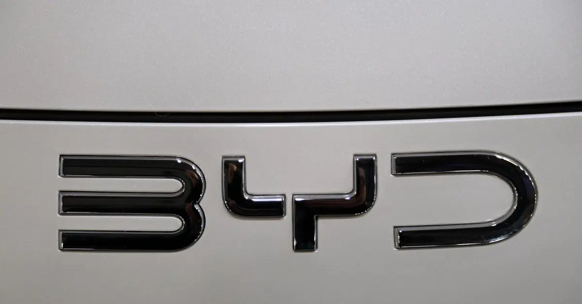 BYD vietate nella base USA in Giappone: stop alle auto cinesi per timore di spionaggio