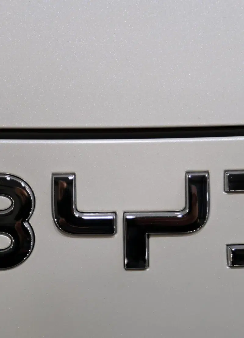 BYD vietate nella base USA in Giappone: stop alle auto cinesi per timore di spionaggio