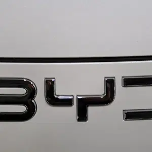 BYD vietate nella base USA in Giappone: stop alle auto cinesi per timore di spionaggio