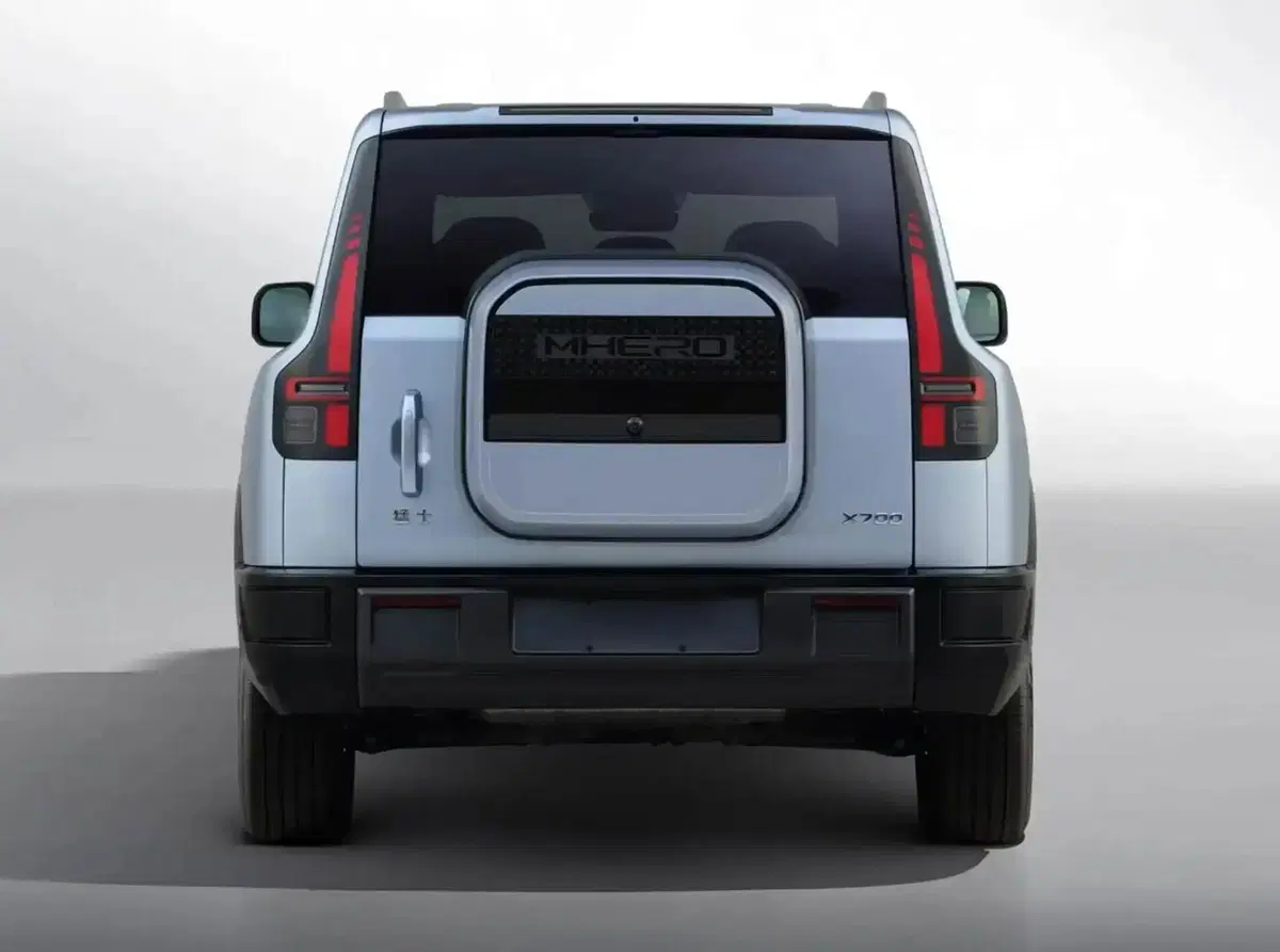 Dongfeng M-Hero X700, il SUV fuoristrada che pensa con il cervello Huawei e scatta da 0 a 100 in meno di 5 secondi (2)