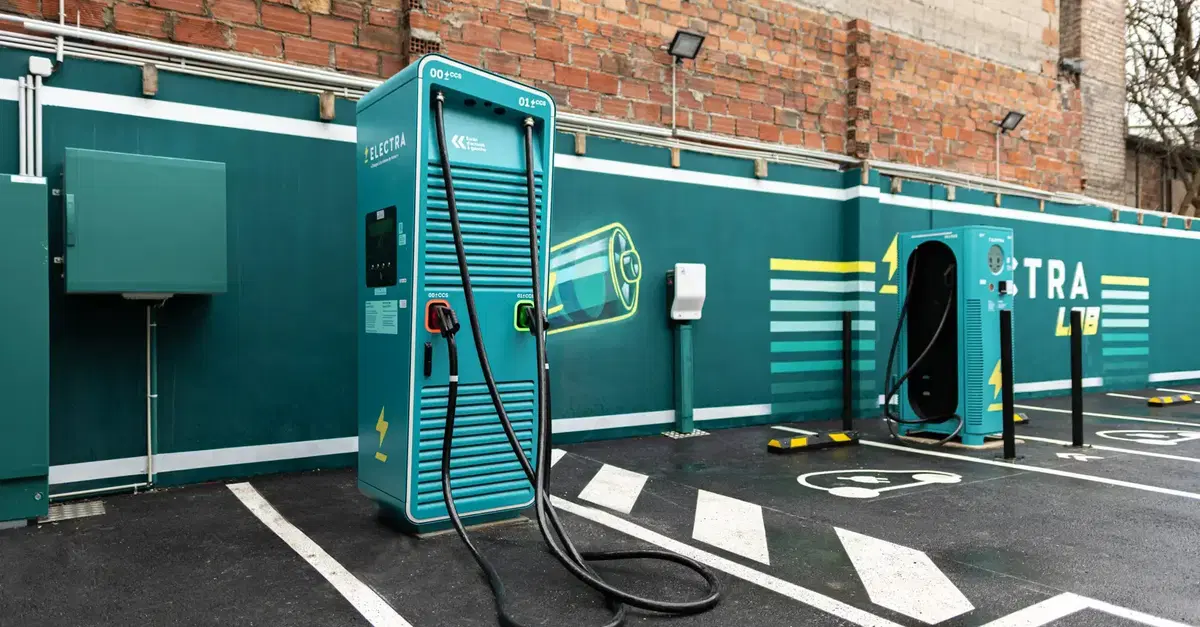 Electra come Tesla: in Italia debuttano i prezzi dinamici a fasce orarie per ricaricare
