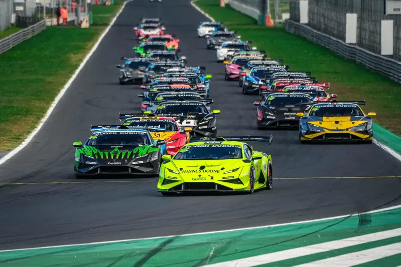 Monza da brividi: le Lamborghini World Finals e l'addio alla Huracán accendono il Tempio della Velocità 