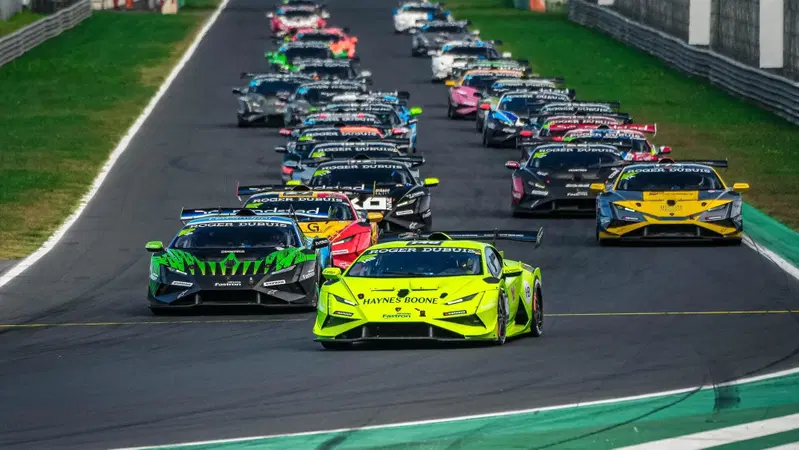 Monza da brividi: le Lamborghini World Finals e l'addio alla Huracán accendono il Tempio della Velocità 