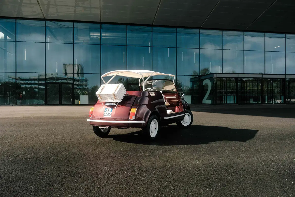 Garage Italia Spiaggina M: il restomod elettrico si allunga di 17 cm per fare spazio a quattro (4)
