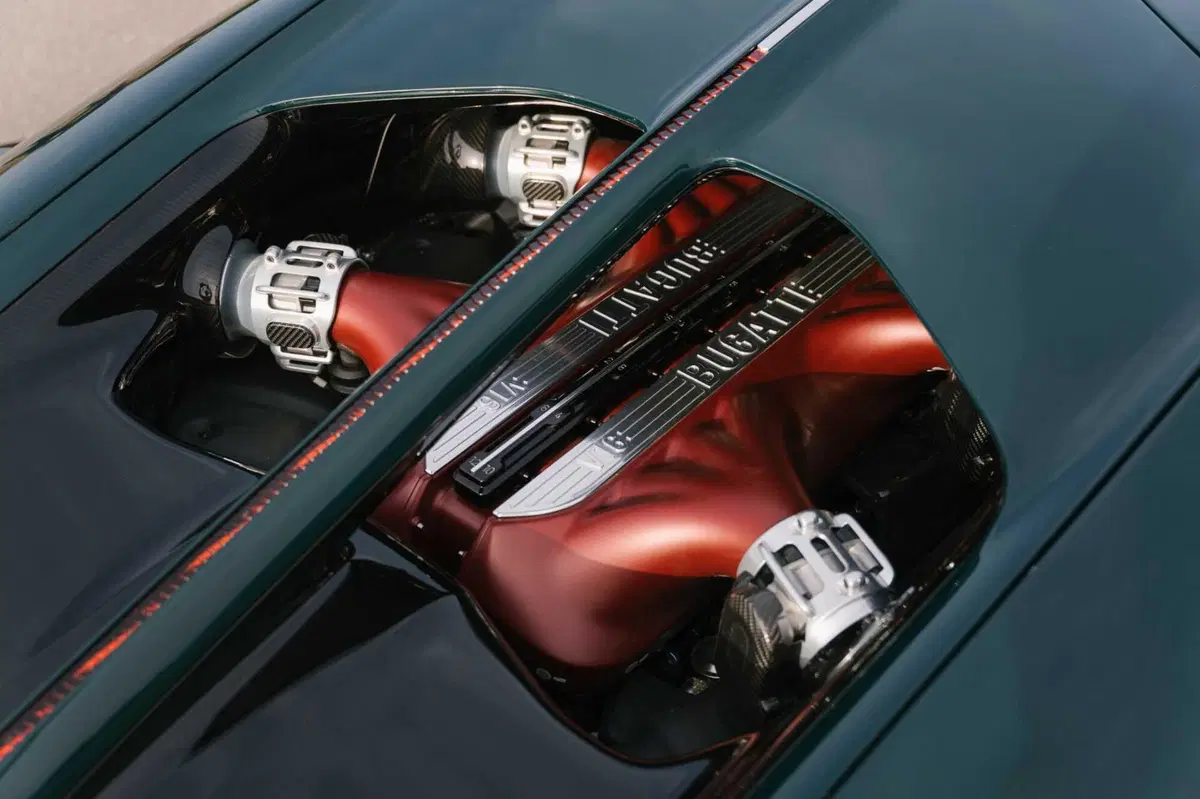 La Bugatti Tourbillon più pura di sempre? Via le batterie, dentro il manuale (3)