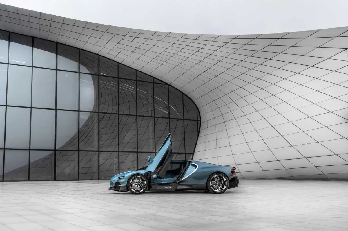 La Bugatti Tourbillon più pura di sempre? Via le batterie, dentro il manuale (6)