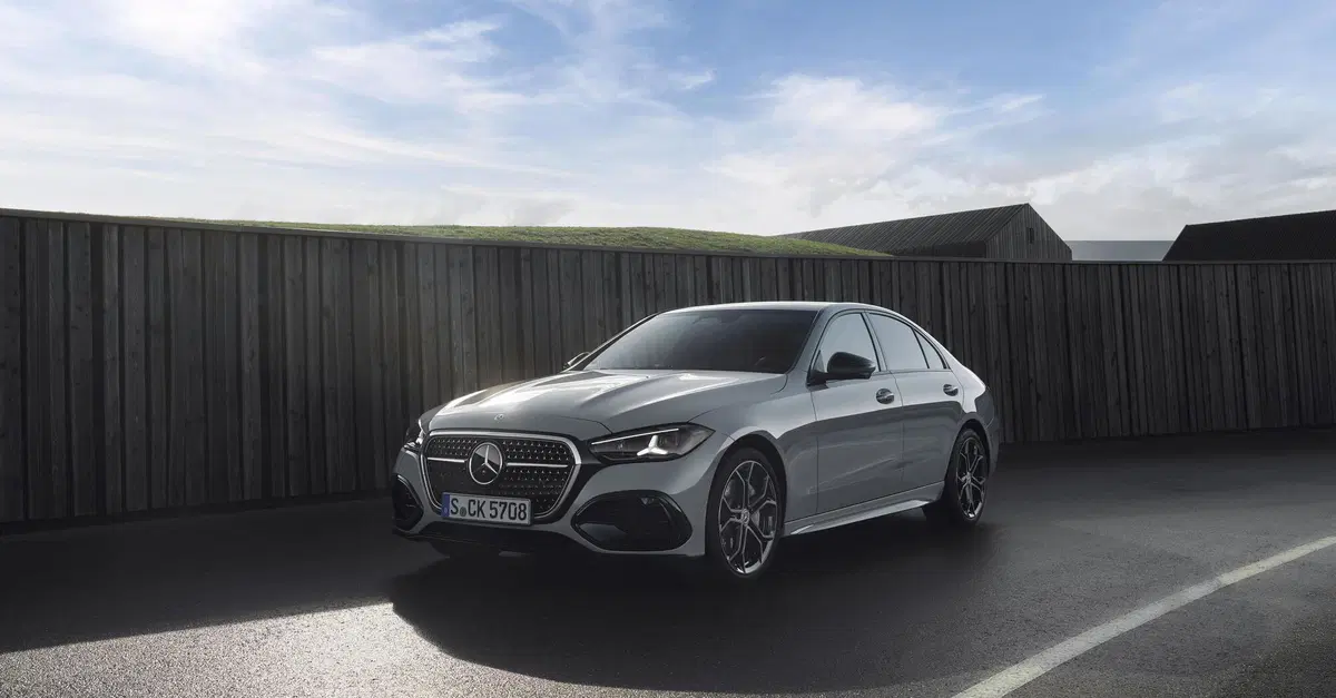 Nuova Mercedes Classe C 2026, motori benzina e diesel più evoluti: arriva l’ibrido a 48 Volt