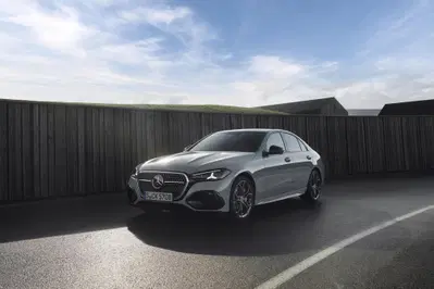 Nuova Mercedes Classe C 2026, motori benzina e diesel più evoluti: arriva l’ibrido a 48 Volt