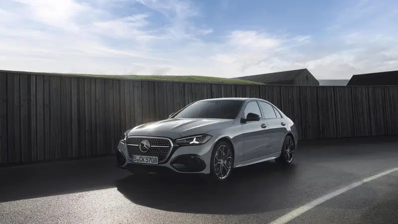 Nuova Mercedes Classe C 2026, motori benzina e diesel più evoluti: arriva l’ibrido a 48 Volt